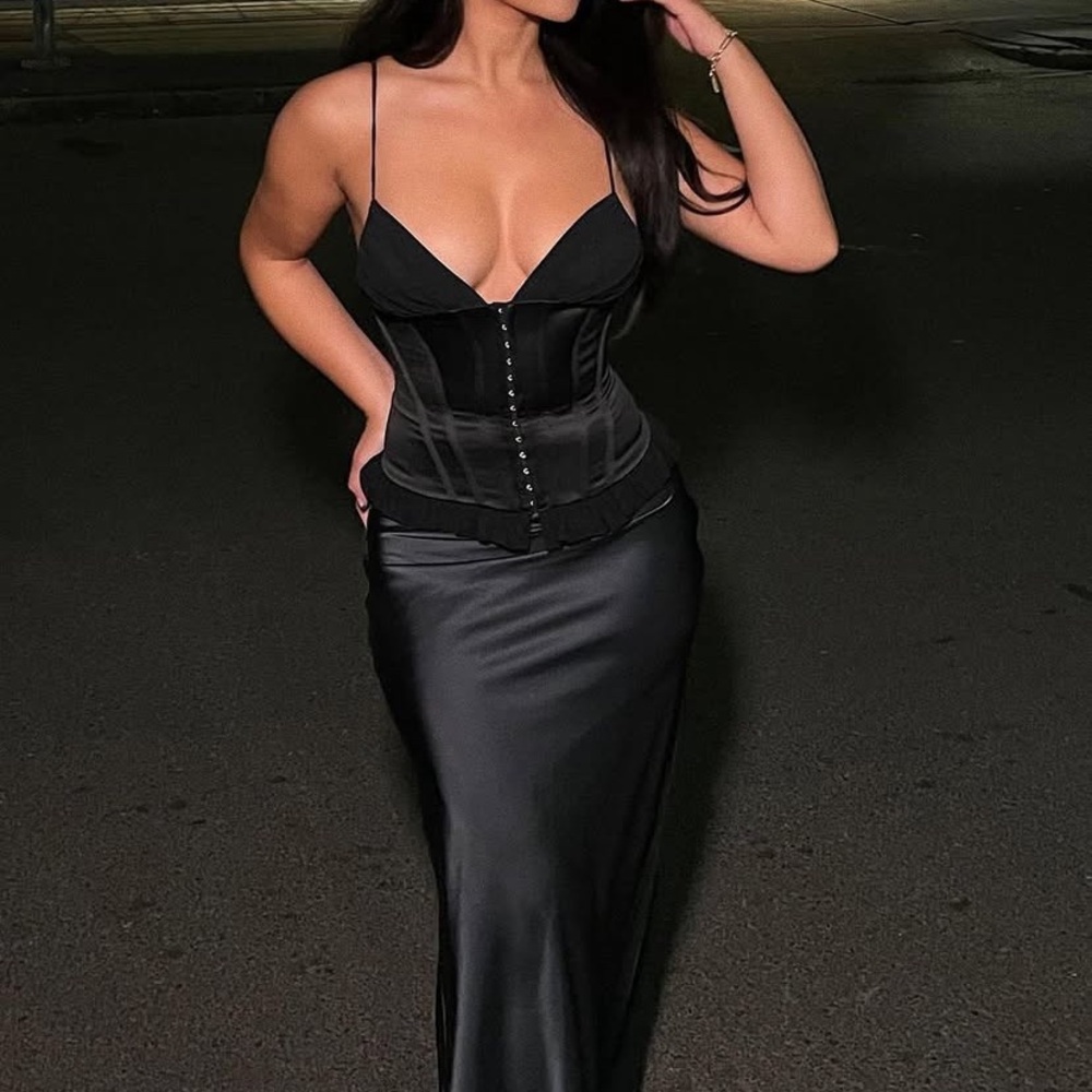 Leau Cahier Black Corset